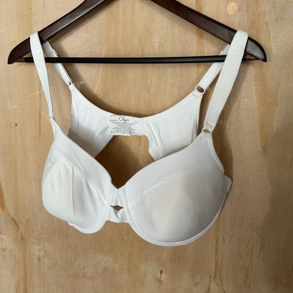 Olga Women's Classic White Underwire Bra